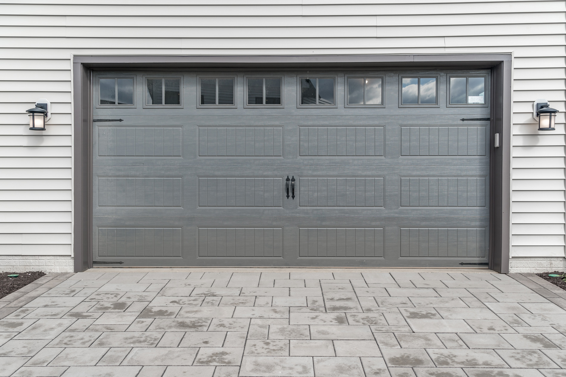 Choosing-the-right-garage-door-in-2025-blog-image How to Choose the Right Garage Door for Your Home in 2025 blog image