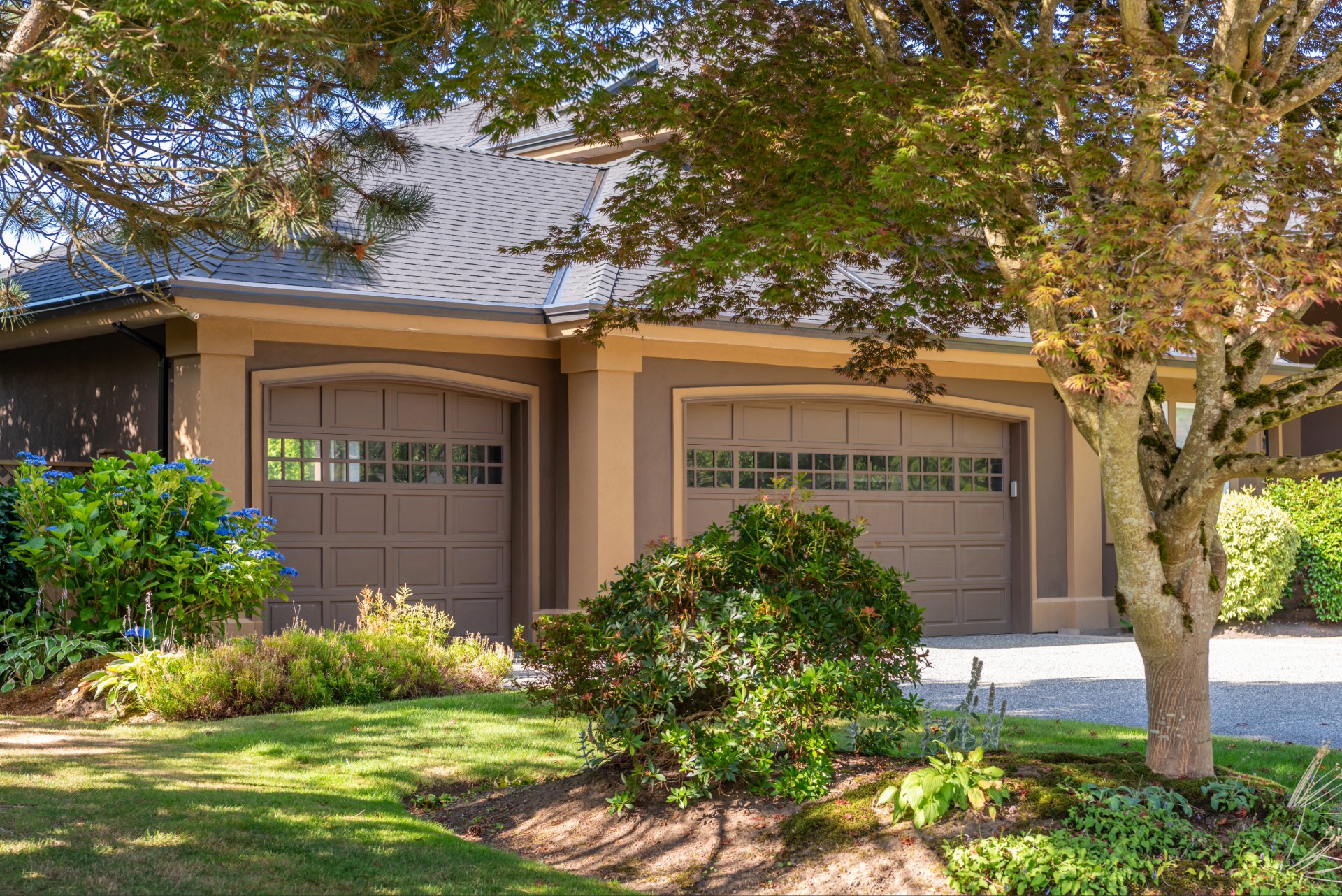 Humidity and Garage Doors: Common Issues in Late Summer Blog image
